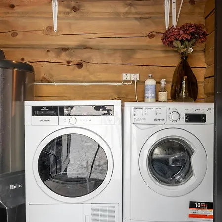 Modern Log With Hot Tub And Sauna *