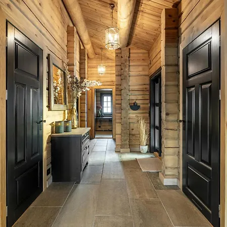 Traditional Feel In Modern Log Holiday home *