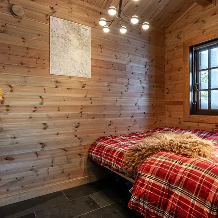 Modern Log With Hot Tub And Sauna *